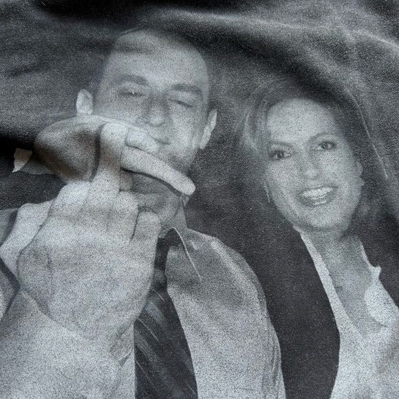 LAW AND ORDER - SVU - Graphic Unisex Sweater—Size medium - Picture 2 of 4